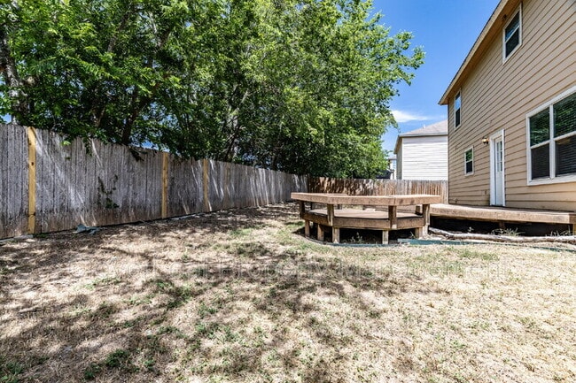 Building Photo - 446 S Water Ln