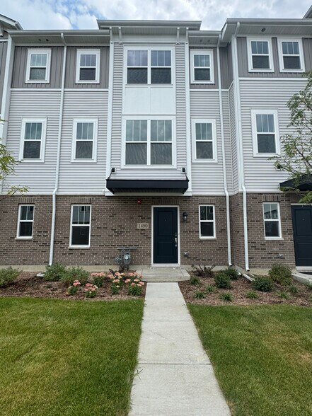 Primary Photo - 1490 Blaine St