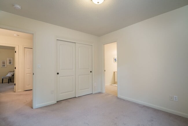 Building Photo - 4920 SW Slavin Rd