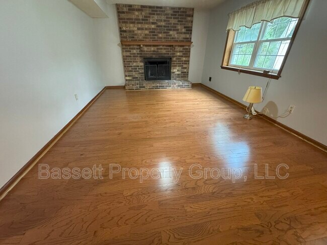 Building Photo - 123 Trestlewood Dr