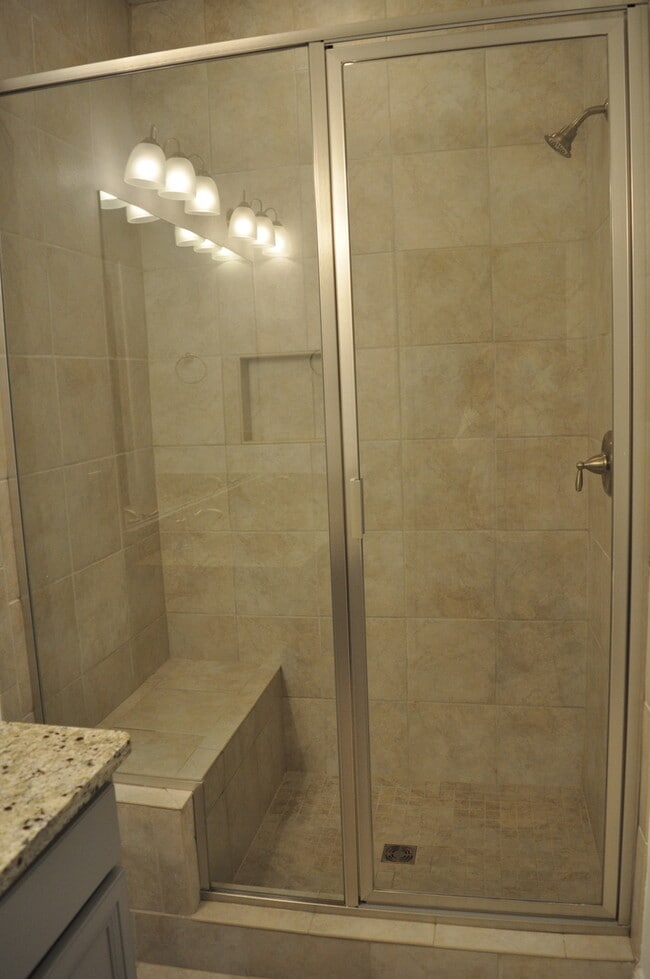 Building Photo - New 3 Bedroom in Driftwood Estates