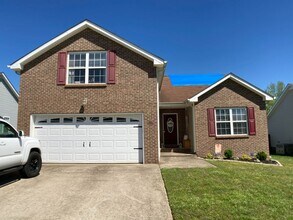 Building Photo - $1800 3 Bedrooms 2.5 Bath Brick Home with a bonus room!