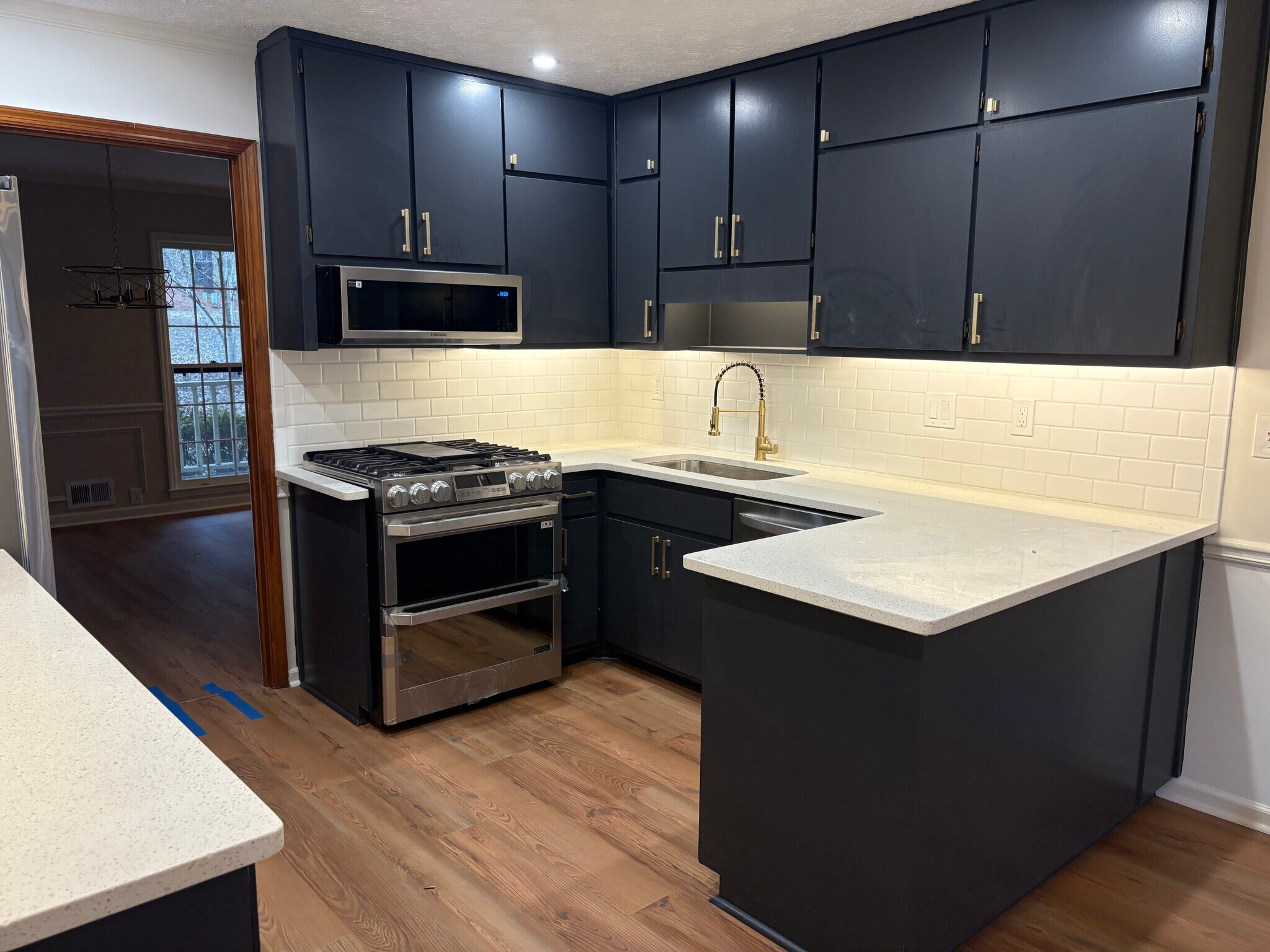 Kitchen with dual fuel stove/oven - 807 Oak Bridge Ln