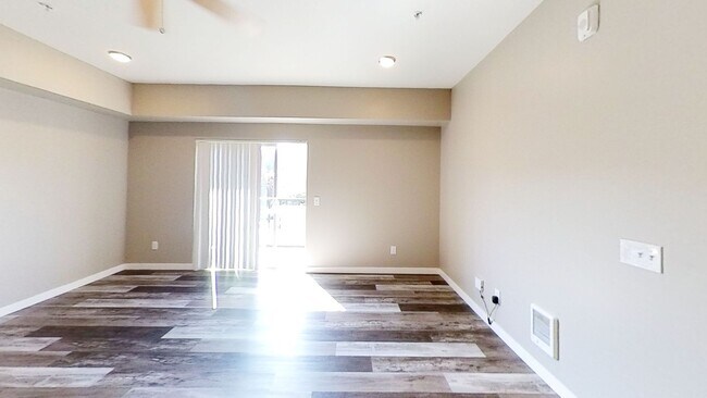 Building Photo - 2 Bed 1 Bath Coming Available in Samish Station Apartments!