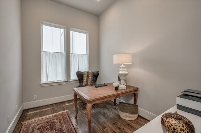 Building Photo - 266 E 28th St