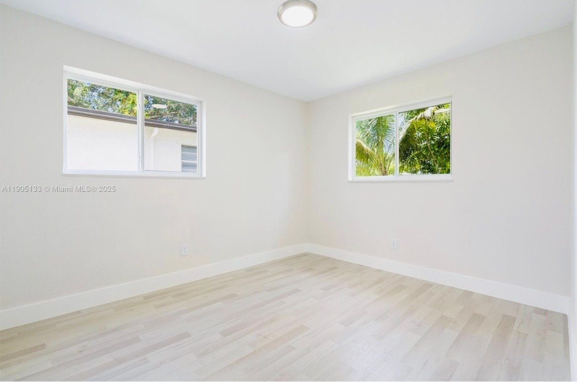 Building Photo - 4220 SW 21st St