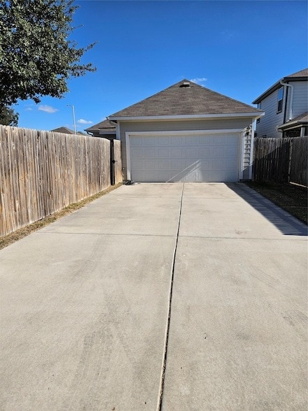 Building Photo - 1802 Los Olivios Wy