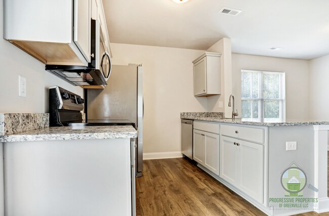 Building Photo - 111 Sitton Dr