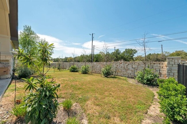 Building Photo - 304 Gulfton St