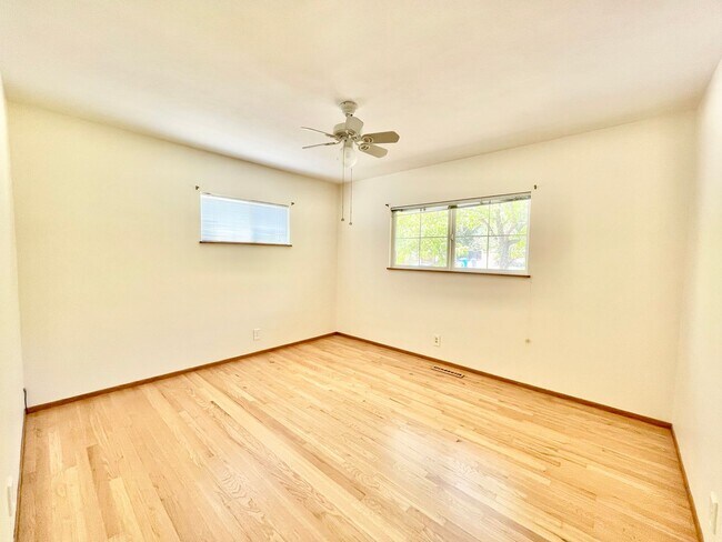 Building Photo - $3,900/month – Rare Country Feel on an Expansive Lot in One of Santa Rosa's Desirable Neighborhoods!