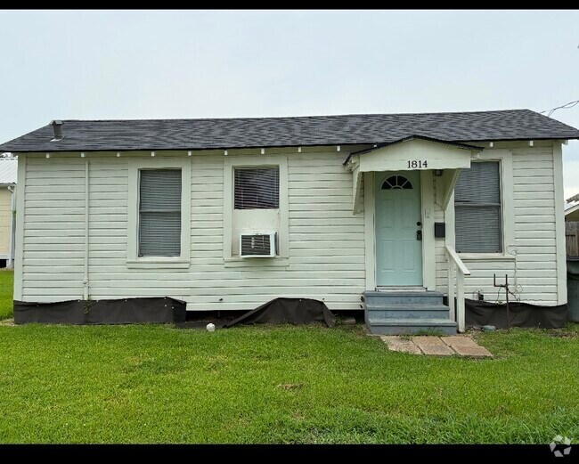 Building Photo - 1814 Bilbo St