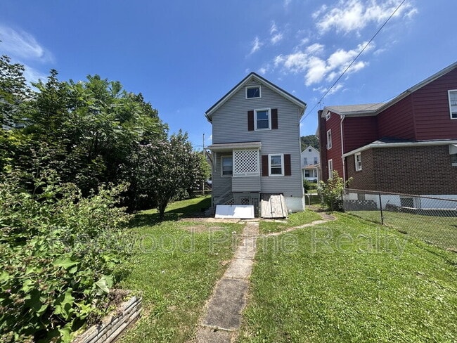 Building Photo - 551 Linden Ave