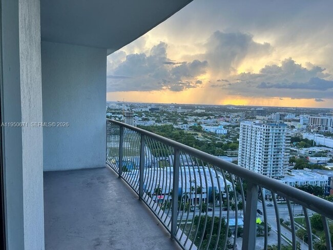 Building Photo - 1750 N Bayshore Dr