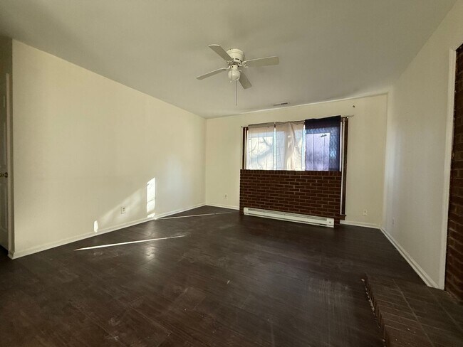 Building Photo - 3 Bedroom/1 Bath home for rent