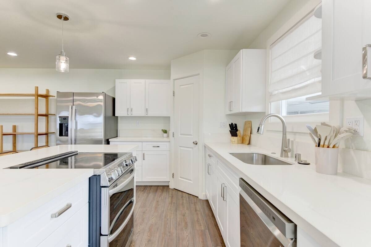 Building Photo - 1235 Manulani St