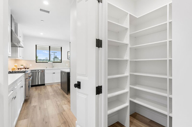 Building Photo - 24722 La Cresta Dr