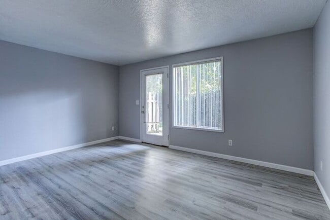 Building Photo - 2 bedroom unit. Pets OK! Lots of upgrades!...