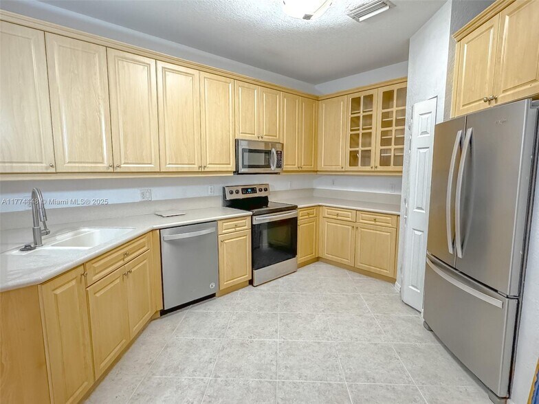 Building Photo - 5737 NW 119th Dr