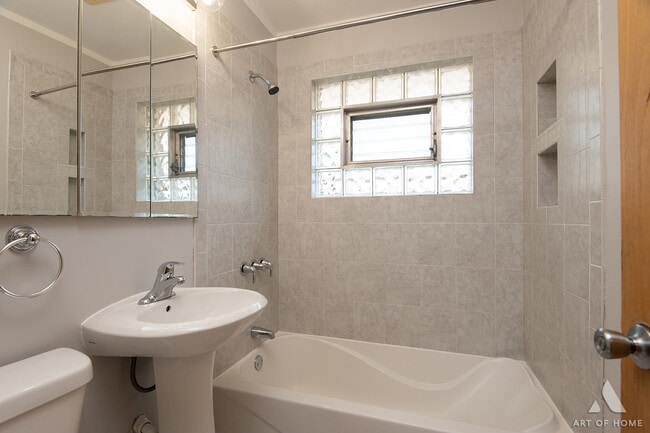 Building Photo - 9416 80th Ct