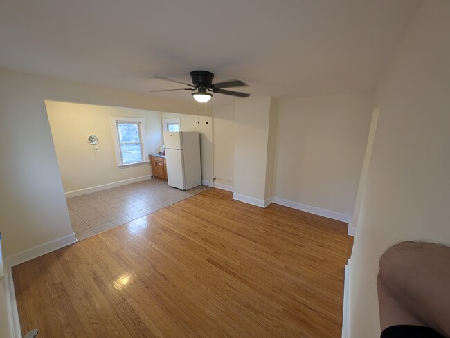 Living room: towards kitchen - 268 2nd St