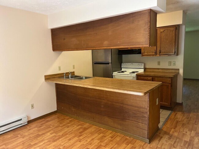 Building Photo - 4790 Sunnybrook Rd