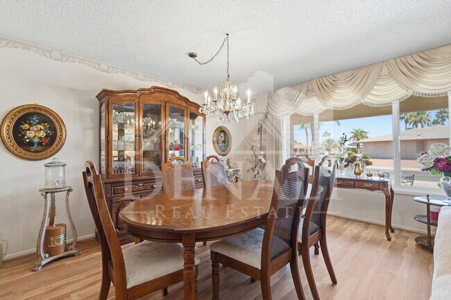 Building Photo - 9807 W Mockingbird Dr
