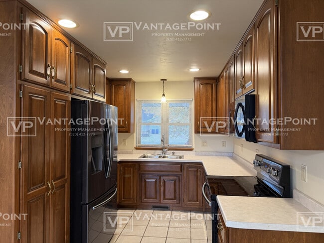 Building Photo - 2071 River Point Ct