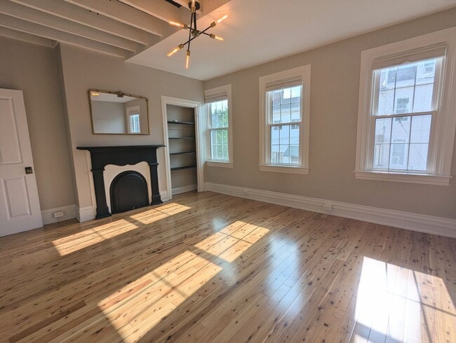 Building Photo - Modern 2 Bedroom 1.5 Bathroom Home (Lawrenceville)