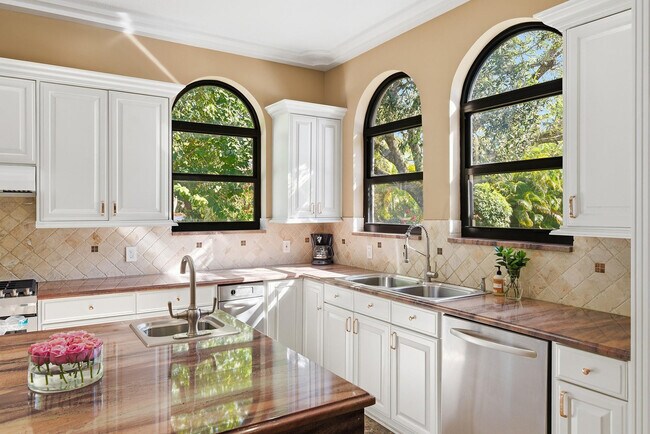 Building Photo - 10270 SW 58th St