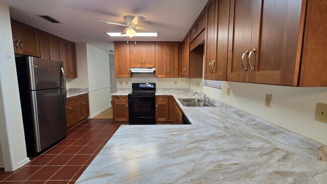 Building Photo - Beautiful Large home off of Mahan