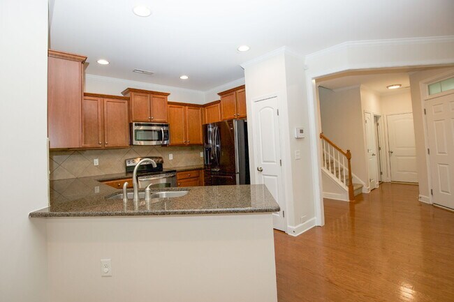 Building Photo - Charming 3 bed, 2.5 bath home with bonus t...