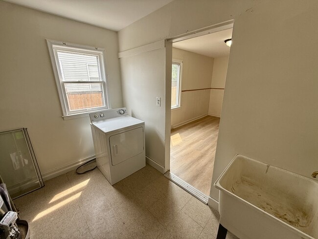 Building Photo - 21059 Gentner St