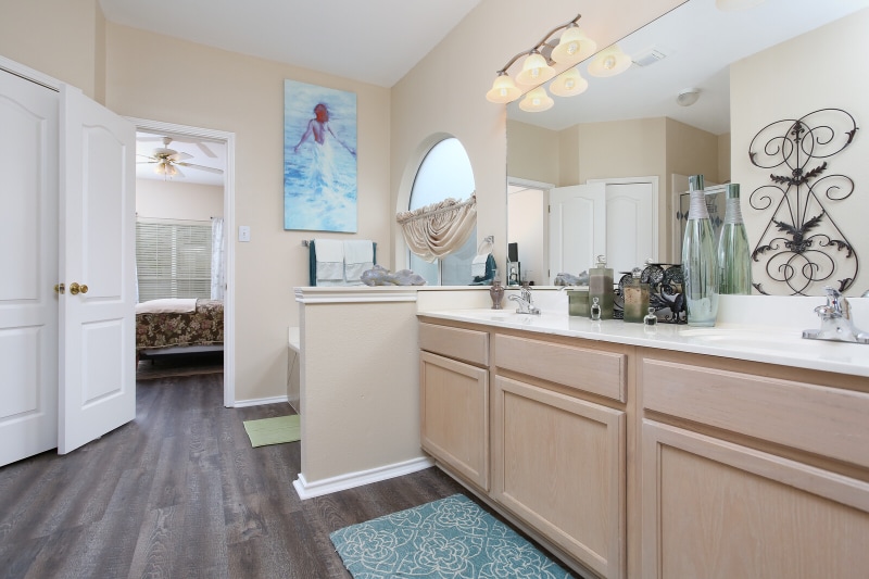 Building Photo - 6010 Wood Bayou