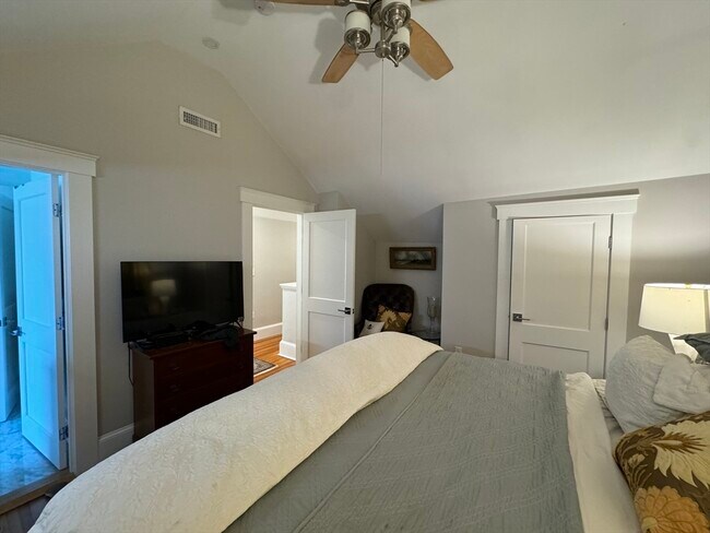 Building Photo - 32 Atherton Rd