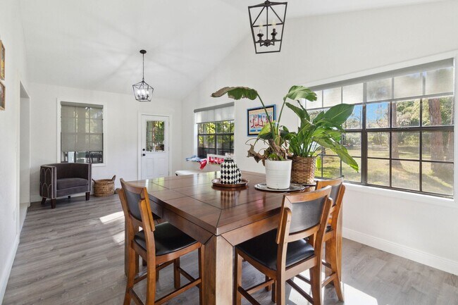 Building Photo - MOVE-IN SPECIAL - Beautiful 3/2 Home in Ba...