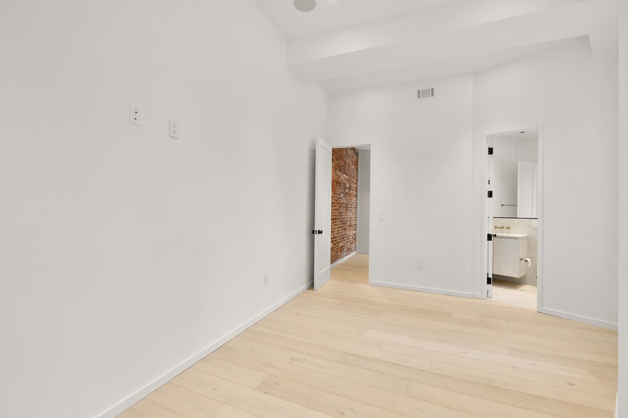 Building Photo - 1451 Maryland Ave NE