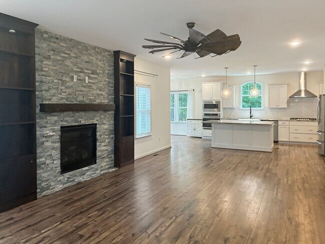 Building Photo - 4 Bedroom Home in Magnolia Green