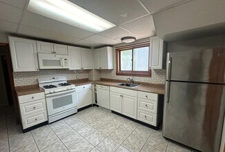 Building Photo - 68 Trull St