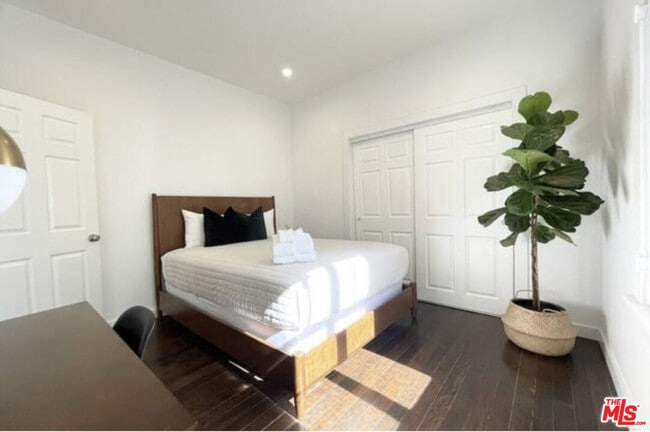 Building Photo - 3218 W 27th St