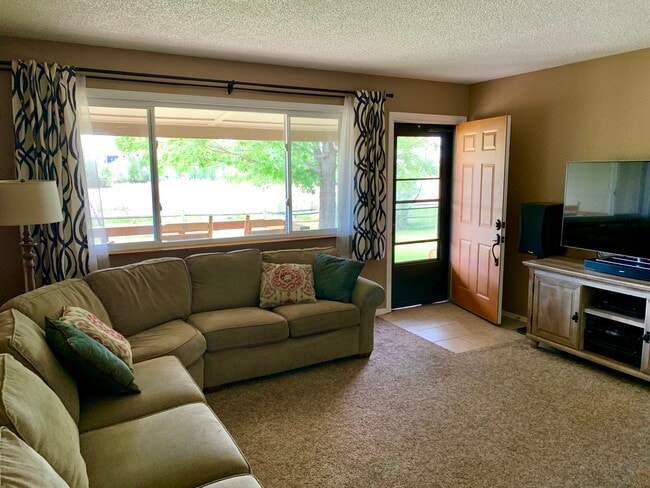 Building Photo - 601 Gutcher Dr