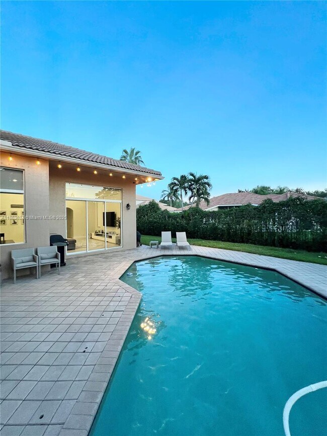 Building Photo - 3806 Oak Ridge Cir
