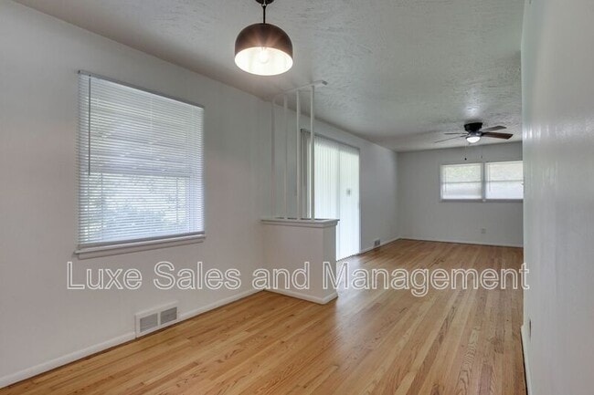 Building Photo - 3516 Mt Pleasant Dr