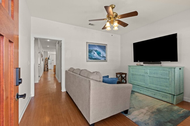 Building Photo - 95 Cobia St