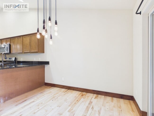 Building Photo - 895 Longbow Ln