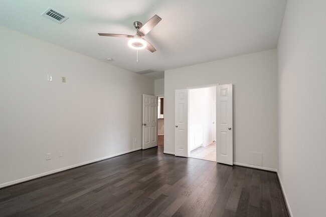 Building Photo - 10019 Lynnwood Dr