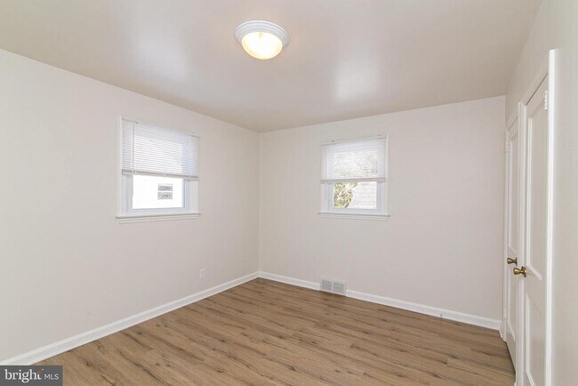 Building Photo - 1001 Armistice Dr