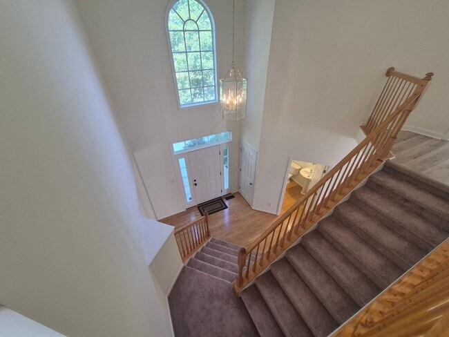 Building Photo - 5207 Linden Dr