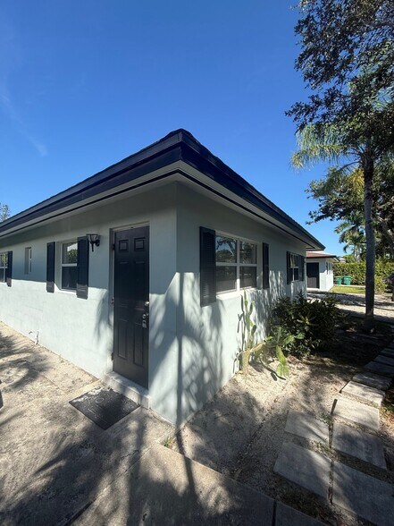Building Photo - 623 92nd Ave N