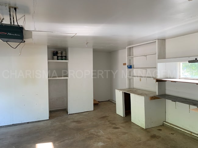 Building Photo - 2509 S Groveland Ave