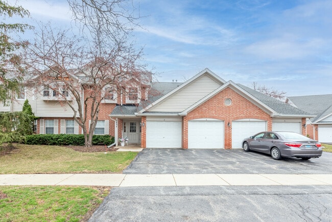 Building Photo - 2458 Charleston Dr